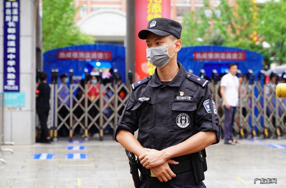 对女性进行人身检查 检查女性身体应当由什么人进行