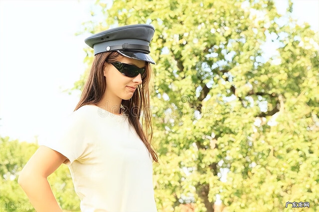 对女性进行人身检查 检查女性身体应当由什么人进行