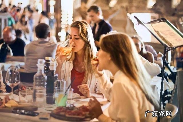 进门见酒杯风水好不好呢