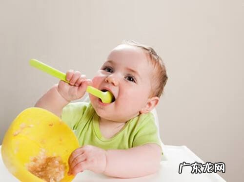 小婴儿头发稀少怎么办 几个月的宝宝头发稀少怎么办