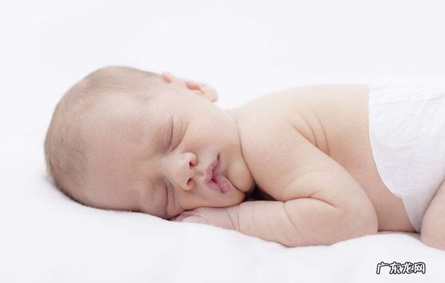 小婴儿头发稀少怎么办 几个月的宝宝头发稀少怎么办