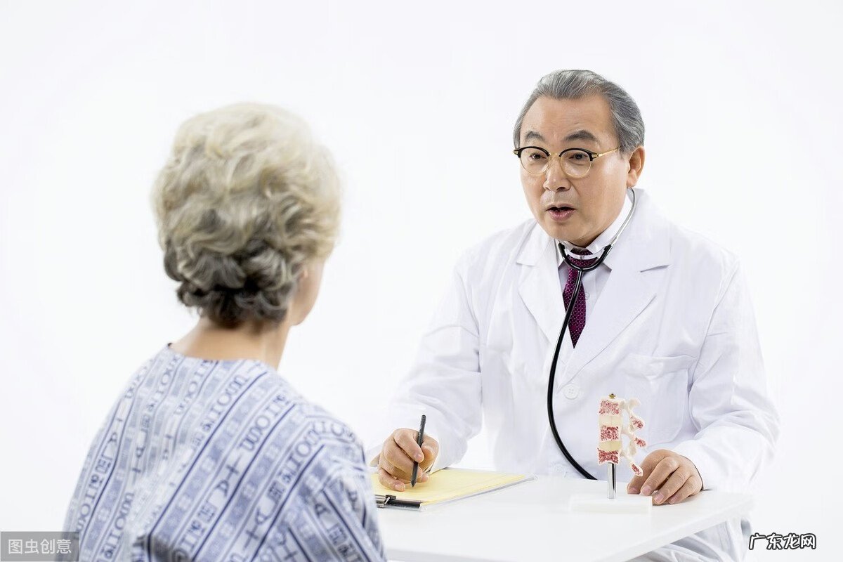 过敏性皮炎的症状表现 过敏性皮炎的症状图