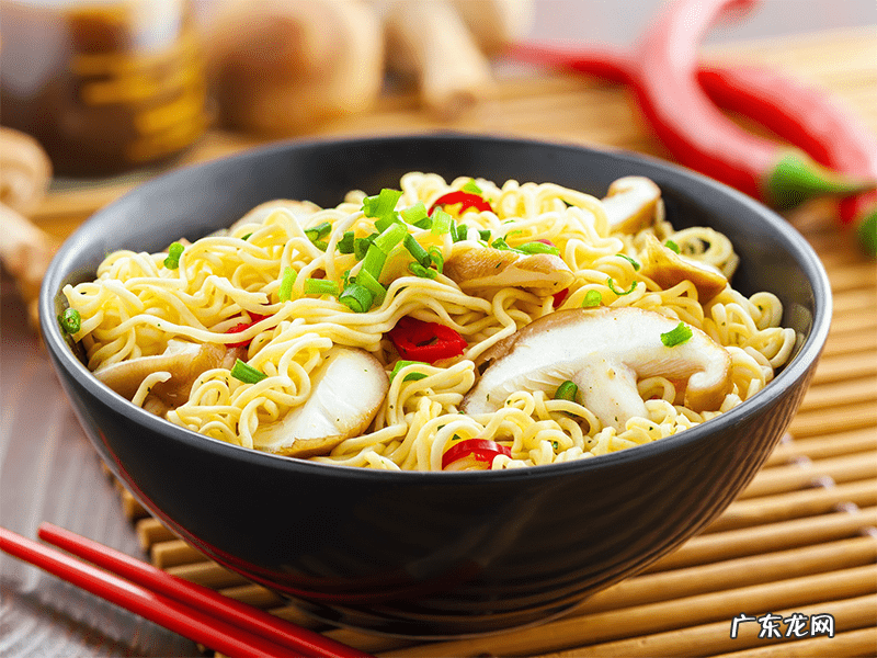 孕晚期可以吃泡面吗 孕妇能吃泡面吗?偶尔