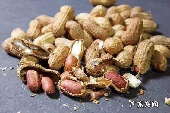 花生油的密度比水小吗 花生油密度是多少啊