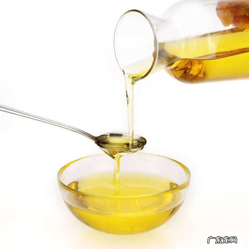 花生油的密度比水小吗 花生油密度是多少啊