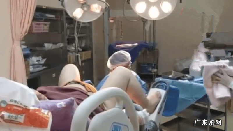 坐在马桶上生孩子 生小孩的全过程