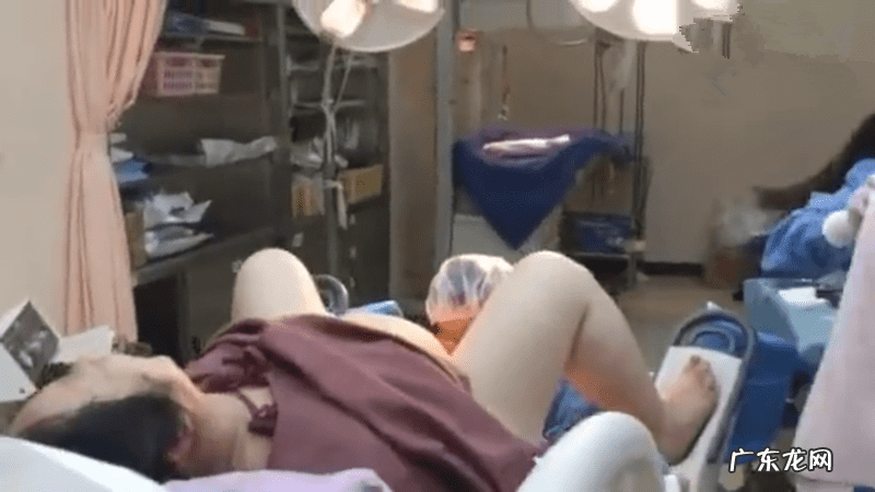 坐在马桶上生孩子 生小孩的全过程