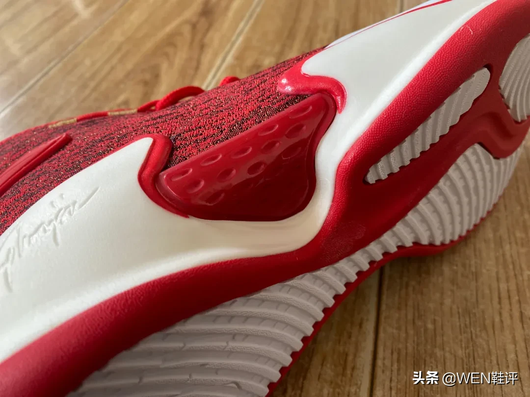 鞋面中间有一条线叫什么鞋