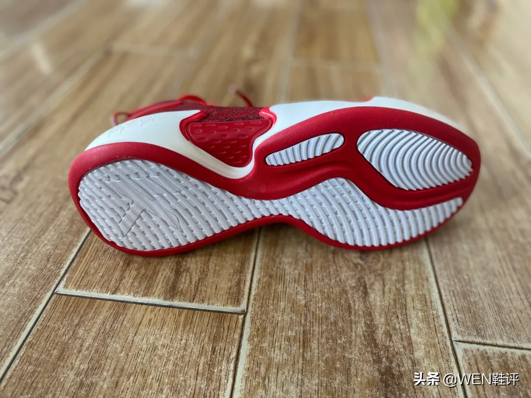 鞋面中间有一条线叫什么鞋