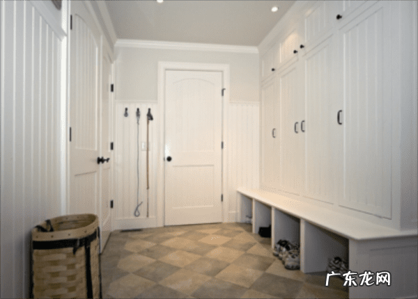 室外鞋架对着门风水 门后挂鞋架 风水