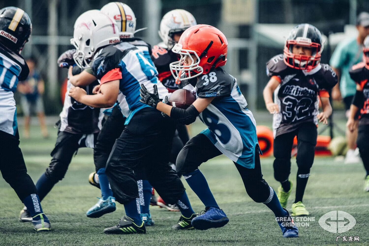额头突然长了很多痘痘怎么办 孩子额头长痘痘怎么办