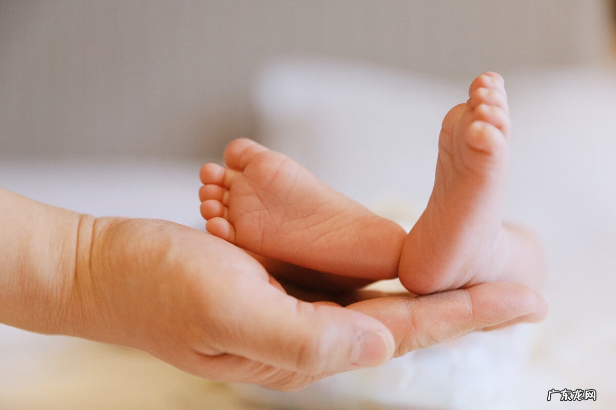 脸上长痘痘的正确处理方法 脸上有豆豆怎么办