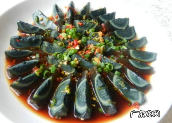 松花蛋相克 松花蛋不能与什么一起吃