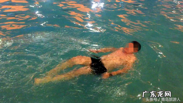 背对大海下句接 背对海浪