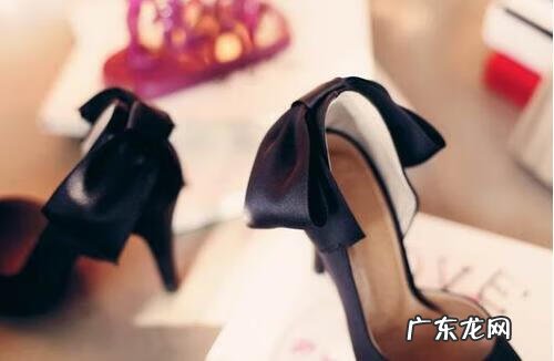 一只鞋后跟磨脚怎么办 新鞋磨脚后跟怎么办?