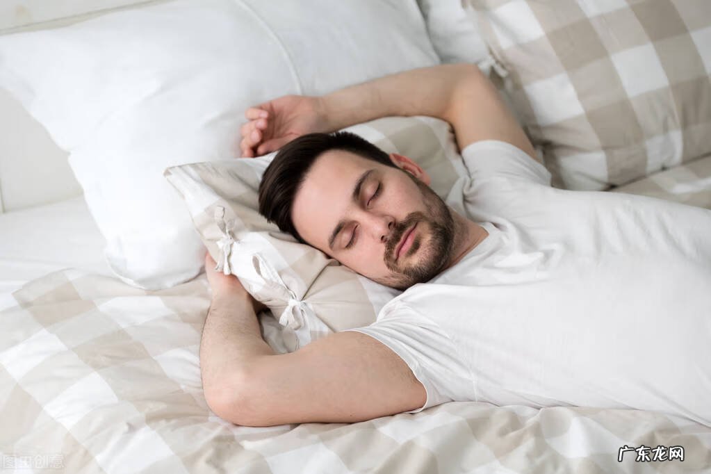 为什么下面有脏脏的东西出来 为什么男人睡觉的地方会脏