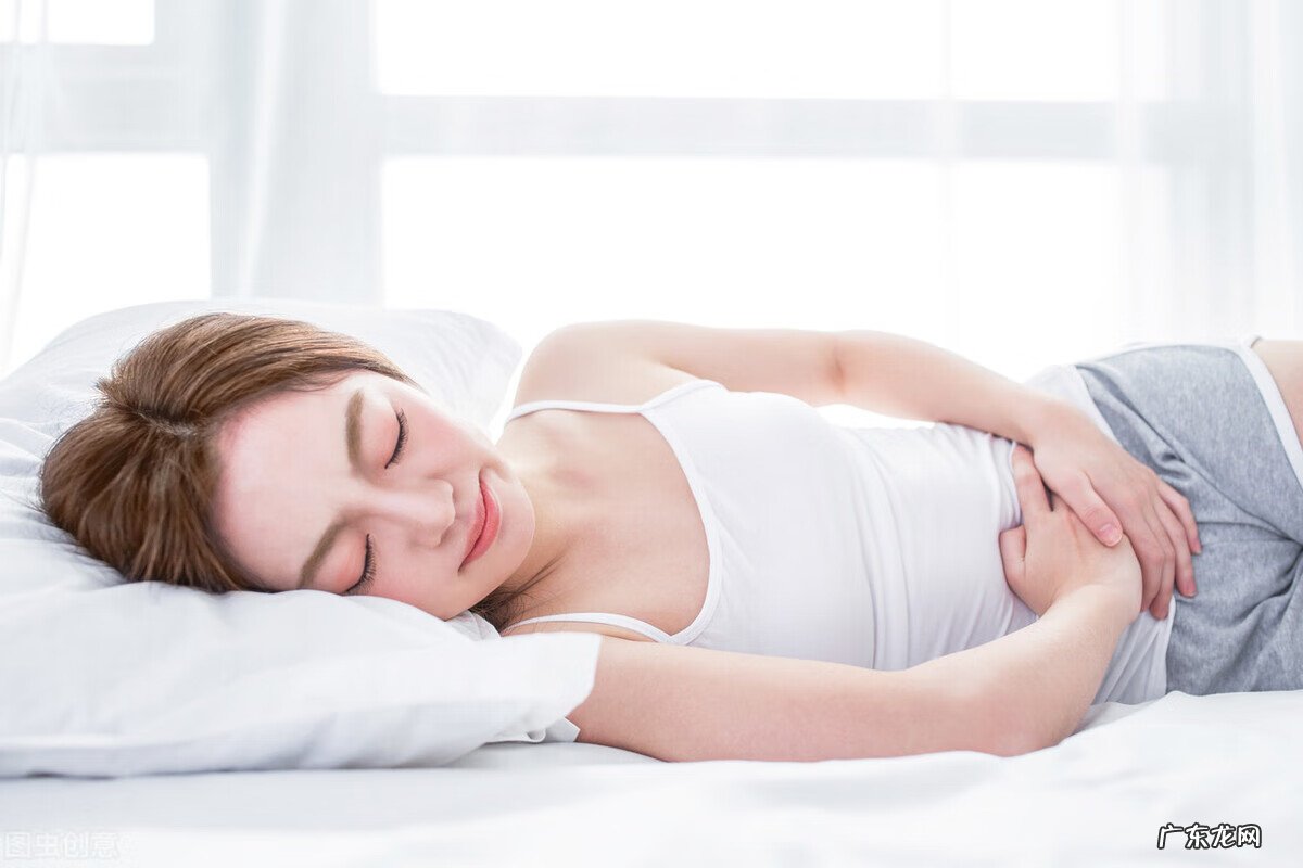 频繁来例假是怎么回事 第一次月经来了十几天还没完是怎么回事