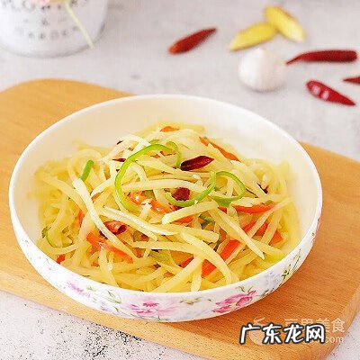 酸辣土豆丝放什么配料 酸辣土豆丝是什么菜