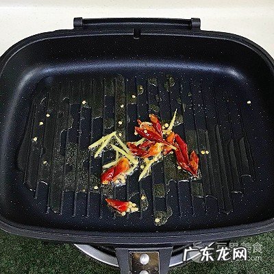 酸辣土豆丝放什么配料 酸辣土豆丝是什么菜