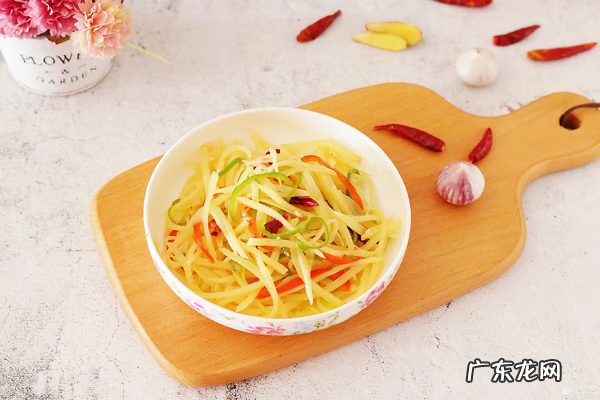 酸辣土豆丝放什么配料 酸辣土豆丝是什么菜