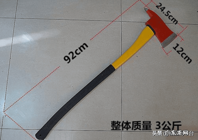 门上挂斧头应该怎样摆放 门口挂斧头斧怎么挂,挂在什么位置