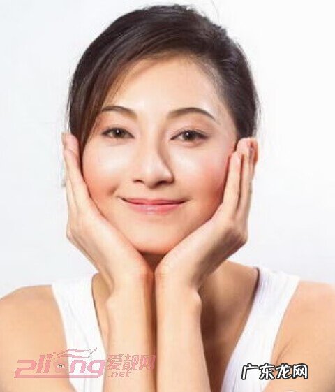 脑门老是长痘痘是什么原因 脑门上长痘痘是因为什么