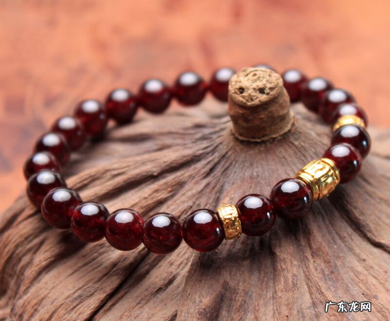 石榴的十大功效与作用 石榴的功效与作用禁忌是什么