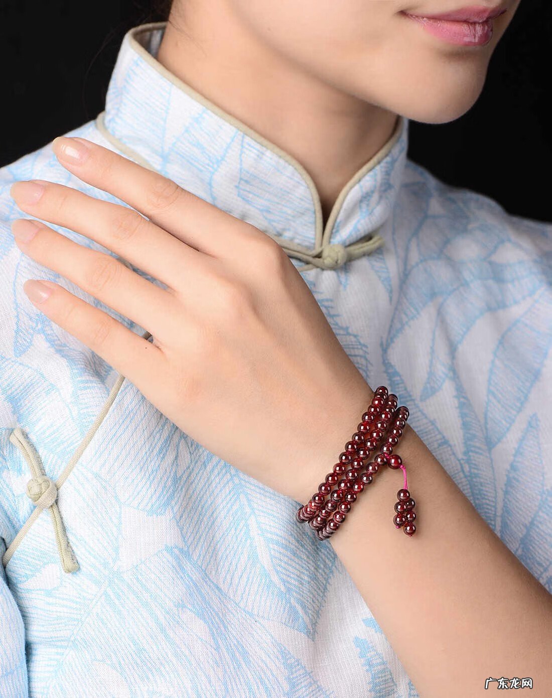 石榴的十大功效与作用 石榴的功效与作用禁忌是什么