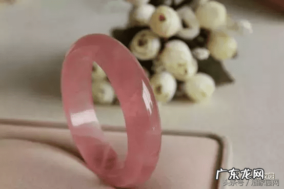 粉水晶里的裂纹棉絮 水晶有冰裂和棉絮好吗