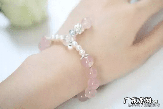 粉水晶里的裂纹棉絮 水晶有冰裂和棉絮好吗