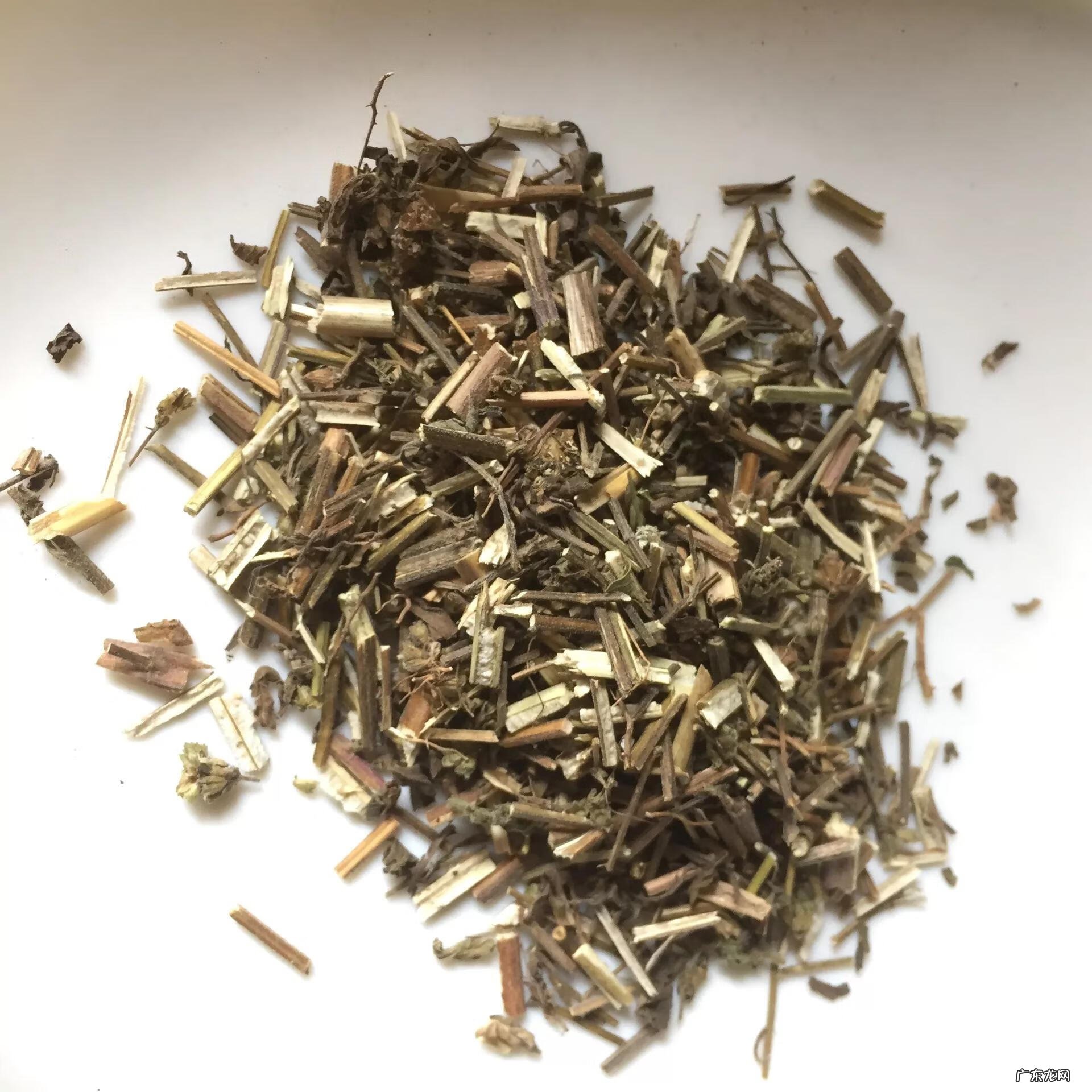 荆芥穗与荆芥区别功效与作用 荆芥穗别名叫什么