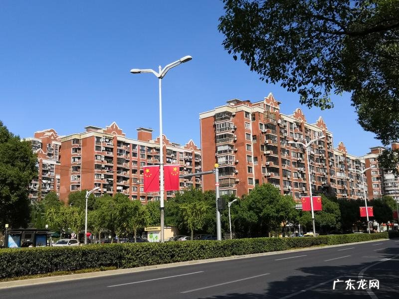 存钱罐猪放在卧室哪里好 人形猪储蓄罐放书房的风水