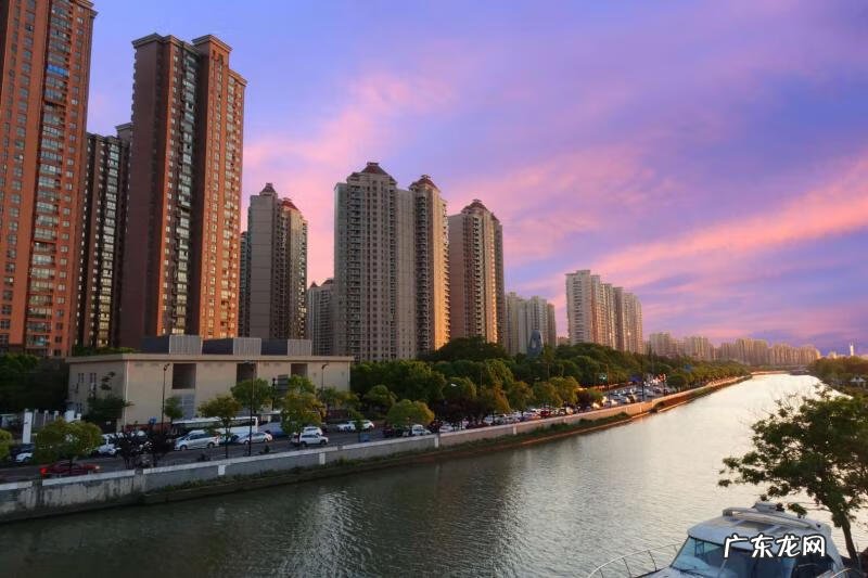 存钱罐猪放在卧室哪里好 人形猪储蓄罐放书房的风水