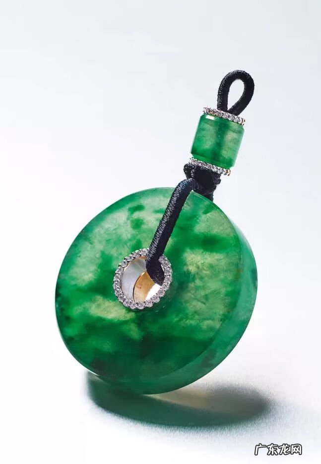 玉镯碎了怎么处理风水 戴玉手镯的风水