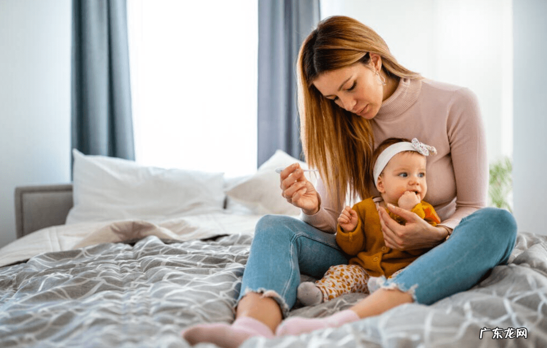 宝宝一天都低烧怎么办 一个月的宝宝低烧怎么办