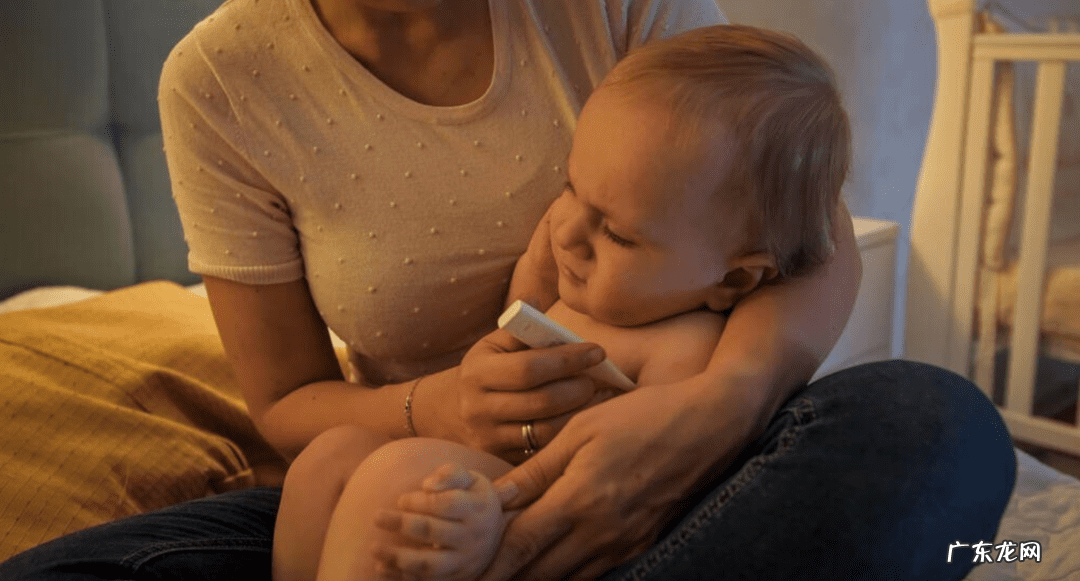 宝宝一天都低烧怎么办 一个月的宝宝低烧怎么办