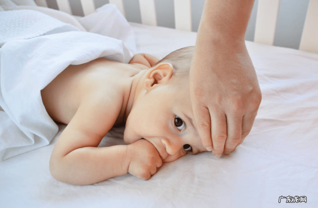 宝宝一天都低烧怎么办 一个月的宝宝低烧怎么办