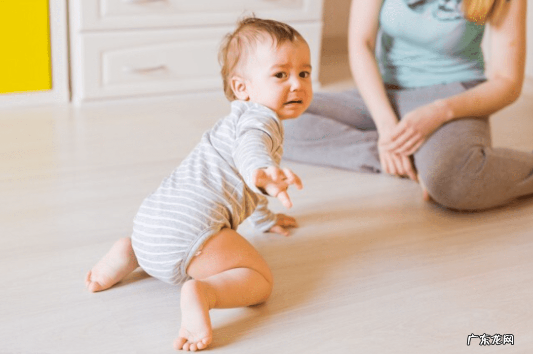 宝宝一天都低烧怎么办 一个月的宝宝低烧怎么办