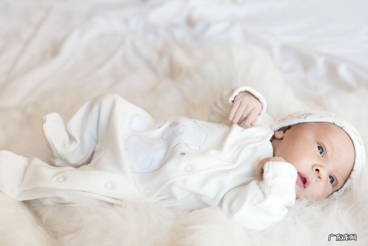 宝宝一般几个月开始翻身 宝宝几个月会翻身呢