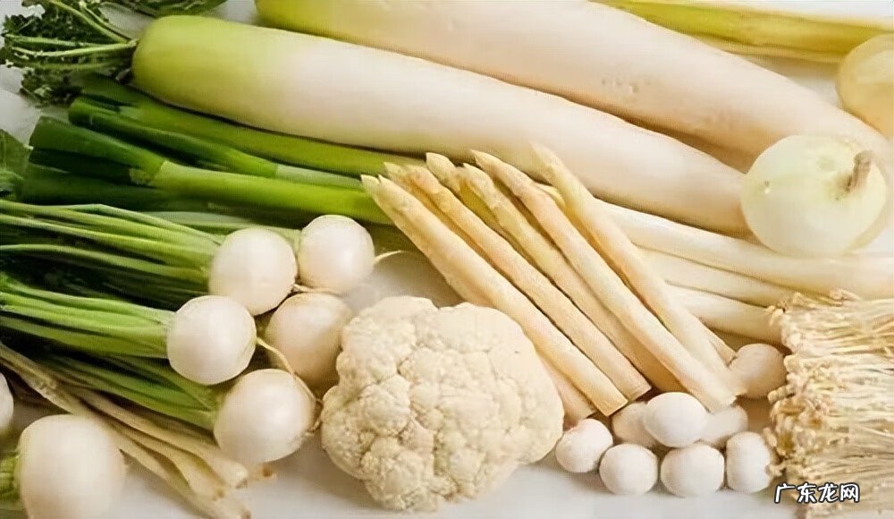 无缘无故感觉胸闷是什么原因 胸闷是什么原因引起的