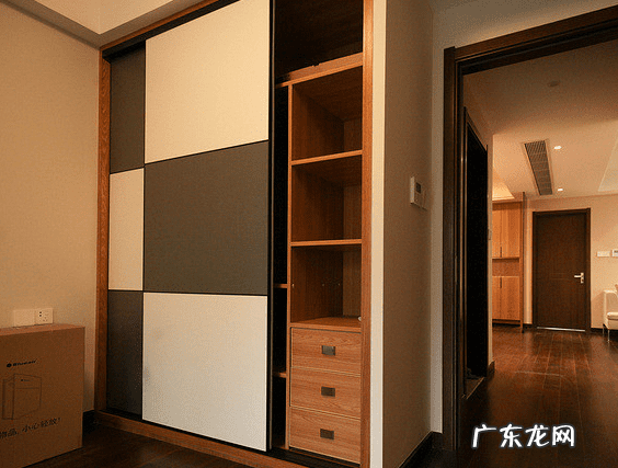 客厅在进门的左边风水 门厅偏左风水