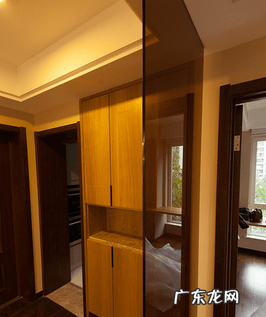 客厅在进门的左边风水 门厅偏左风水