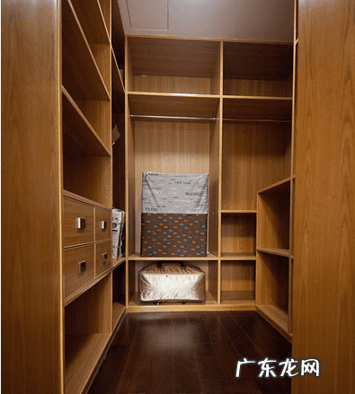 客厅在进门的左边风水 门厅偏左风水