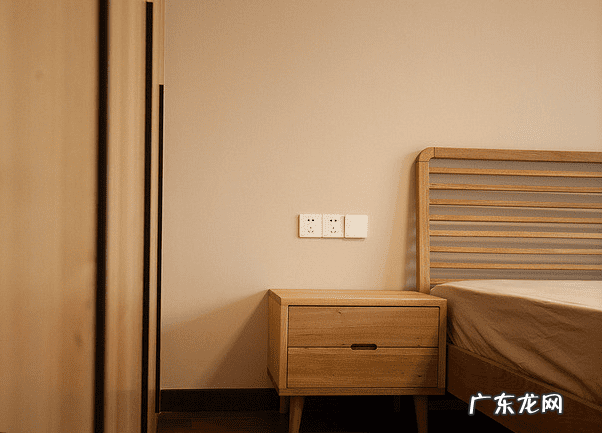 客厅在进门的左边风水 门厅偏左风水