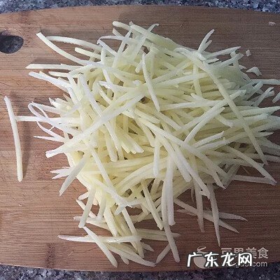 凉拌土豆丝放什么调料 凉拌土豆丝的家常做法
