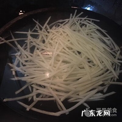 凉拌土豆丝放什么调料 凉拌土豆丝的家常做法