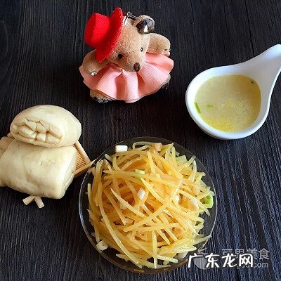 凉拌土豆丝放什么调料 凉拌土豆丝的家常做法