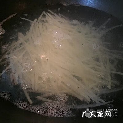 凉拌土豆丝放什么调料 凉拌土豆丝的家常做法