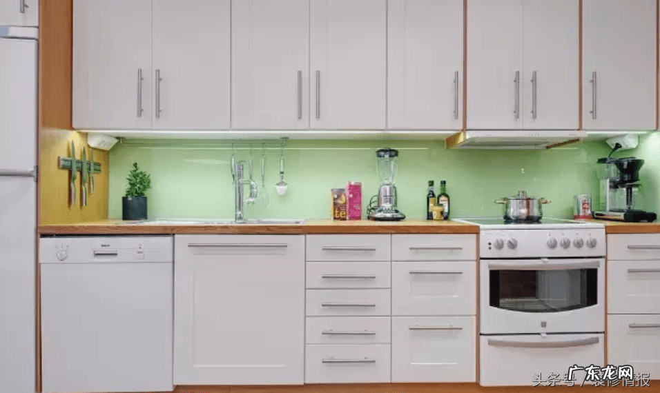 烤箱烤盘可以用洗碗机吗 烤箱放在洗碗机上面