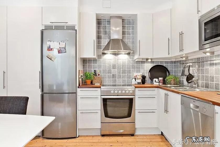 烤箱烤盘可以用洗碗机吗 烤箱放在洗碗机上面